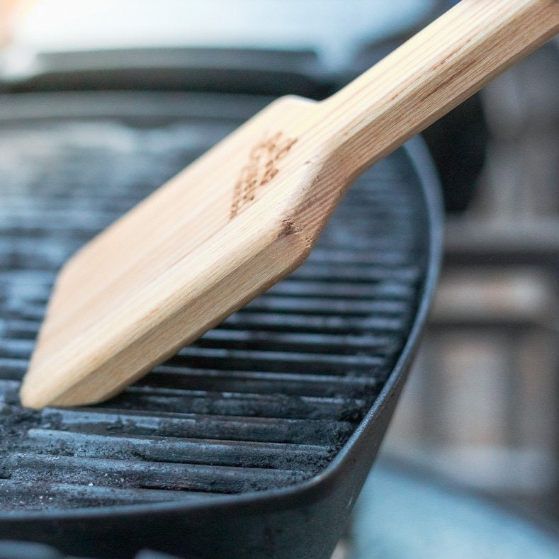 Brosse à BBQ sécuritaire, le grattoir à BBQ en bois – Rabot D. Bois