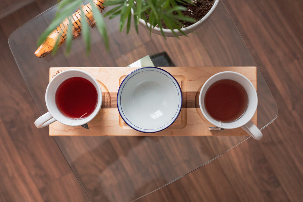 Planche en bois pour le service du thé