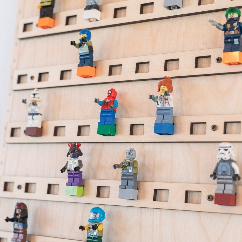 
                  
                    Rangement murale en bois pour figurines de type Lego®
                  
                