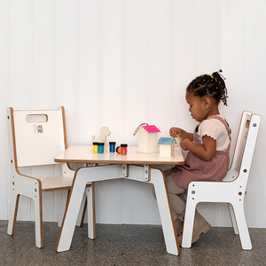 
                  
                    Scalable wooden table and chairs kit for children - Le Mini Curieux
                  
                